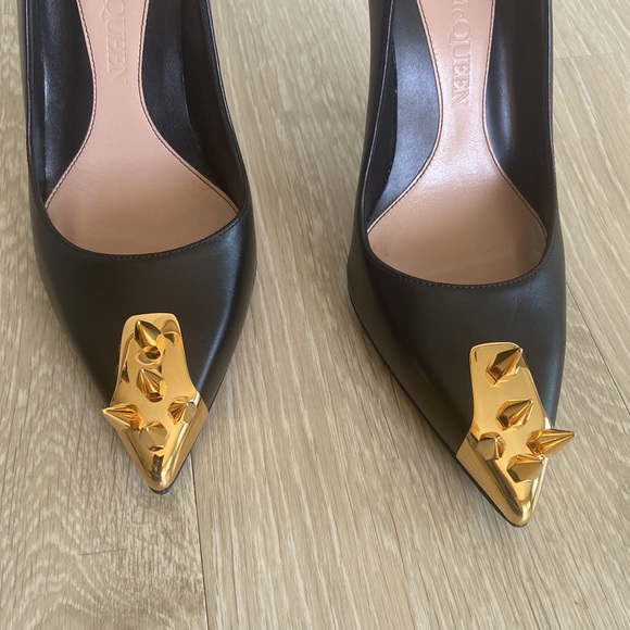 ALEXANDER MCQUEEN Punk Stud embellished leather pumps size 8 - Picture 4 of 14